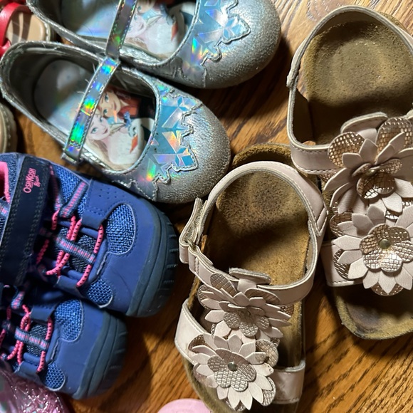 Size 8 toddler girl sandals Lot. Like new and gently used condition. - Picture 4 of 5